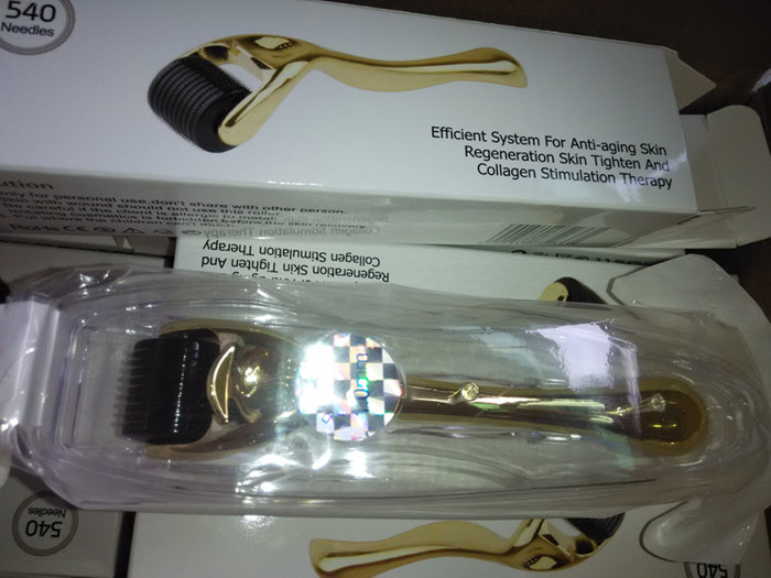 Derma roller with golden or silver hand